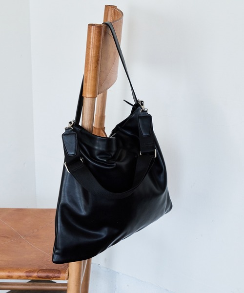 ADAM ET ROPE'（アダムエロペ）の「2WAYハンドルショルダーバッグ（ショルダーバッグ・レディース・ベージュ系その他/ブラック・FREE）」の2枚目の写真