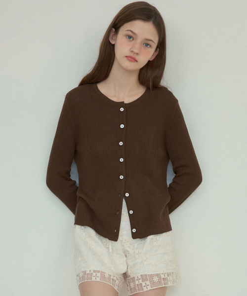 OURNOSTALGIA（アワー ノスタルジア）の「Lush basic knit setup cardigan_Brown(OC25-KN09)（カーディガン/ボレロ・レディース・ブラウン・FREE）」の2枚目の写真