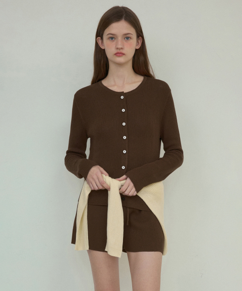 OURNOSTALGIA（アワー ノスタルジア）の「Lush basic knit setup cardigan_Brown(OC25-KN09)（カーディガン/ボレロ・レディース・ブラウン・FREE）」の5枚目の写真