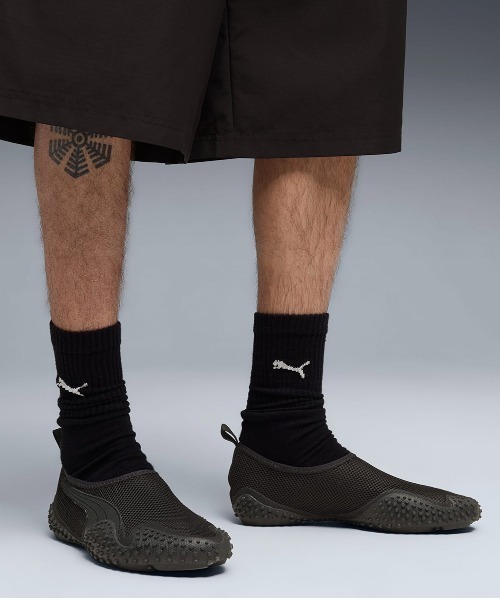 PUMA(プーマ)の「PUMA MOSTRO FLEX MESH(プーマ モストロ フレックス メッシュ)(スニーカー・メンズ・ブラック系/パープル系・28cm/27.5cm/28.5cm/25.5cm/26cm/29cm/26.5cm/27cm)」の2枚目の写真