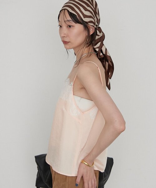 LOUNGEDRESS（ラウンジドレス）の「《セットアップ可/着映え》ショートレースキャミ（シャツ/ブラウス・レディース・ピンク/ブラック/ベージュ・FREE）」の7枚目の写真