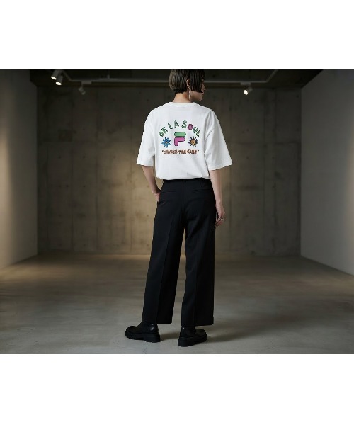 FILA(フィラ)の「DE LA SOUL×FILA GRAPHIC TEE / デラソウル×フィラ グラフィックティーシャツ(Tシャツ/カットソー・レディース・ブラック/ホワイト・M/S/XL/L)」の2枚目の写真