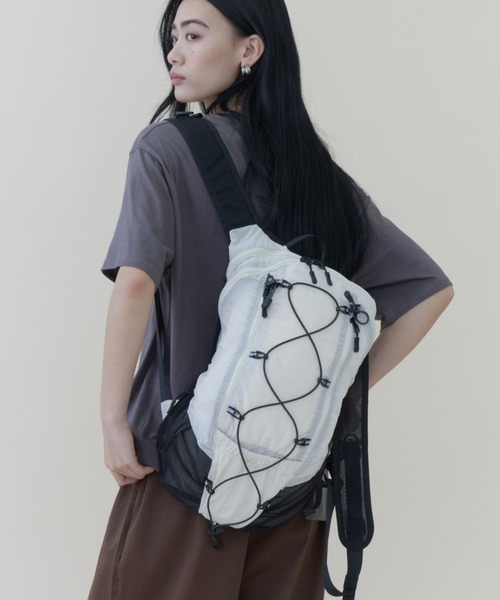 DFFUR.(ディフル)の「リップストップコードバックパック【撥水/背中メッシュ/セキュリティポケット/ユニセックス】(バックパック/リュック・レディース・ブラック/アイボリー・FREE)」の15枚目の写真