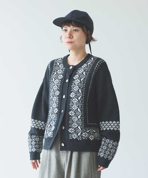 yuni(ユニ )の「W/Ny jacquard knit cardigan(ニット/セーター・レディース・ホワイト/チャコールグレー・FREE)」の7枚目の写真
