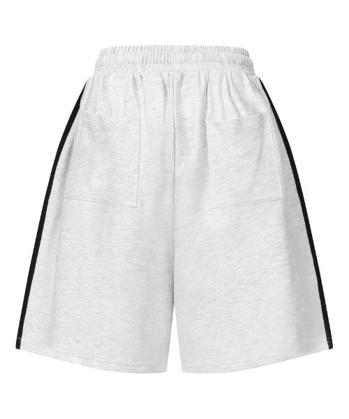 COIRIS(コイリス)の「A'GEM/9 × .kom 『COIRIS/コイリス』 EVRO SIDE TRACK LINE SWEAT HALF PANTS/EVROサイドラインハーフパンツ(スウェットパンツ・レディース・ブラック/ライトグレー・FREE)」の4枚目の写真