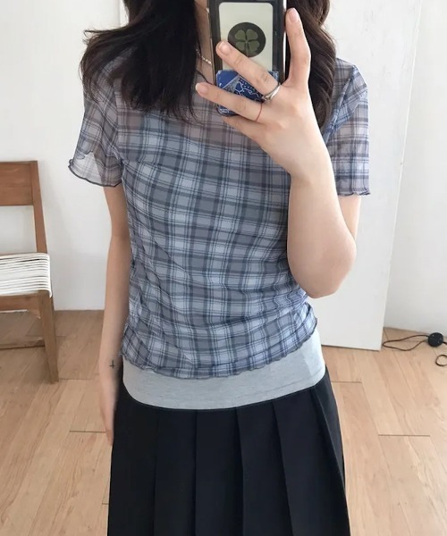 VIBGYOR(ヴィブジョー)の「【TUNE】半袖チェック柄カットソー(Tシャツ/カットソー・レディース・ベージュ/グレー・FREE)」の3枚目の写真
