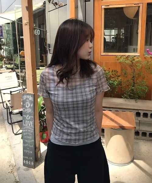 VIBGYOR(ヴィブジョー)の「【TUNE】半袖チェック柄カットソー(Tシャツ/カットソー・レディース・ベージュ/グレー・FREE)」の7枚目の写真