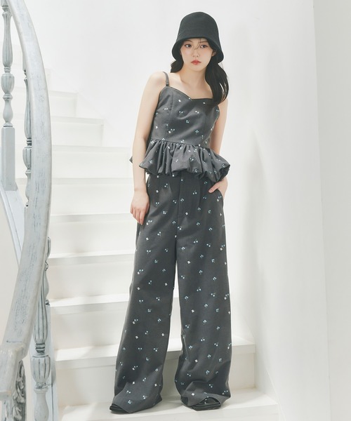 REDYAZEL(レディアゼル)の「【Fleur monogram Series】フルールモノグラムエンブロイダリーバルーンペプラムビスチェ(キャミソール・レディース・ベージュ/ネイビー/ライトグレー・FREE)」の4枚目の写真