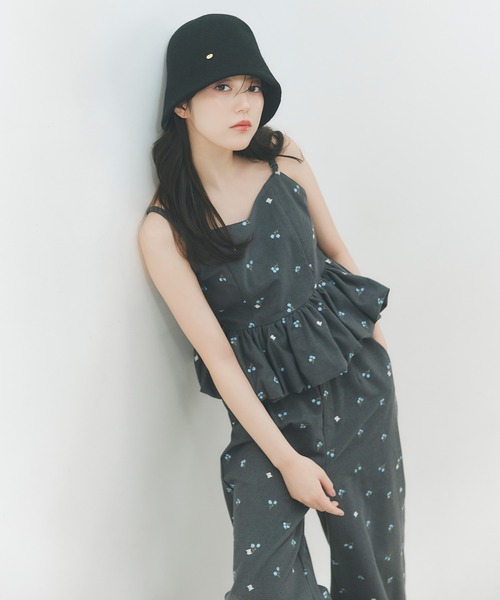 REDYAZEL(レディアゼル)の「【Fleur monogram Series】フルールモノグラムエンブロイダリーバルーンペプラムビスチェ(キャミソール・レディース・ベージュ/ネイビー/ライトグレー・FREE)」の5枚目の写真
