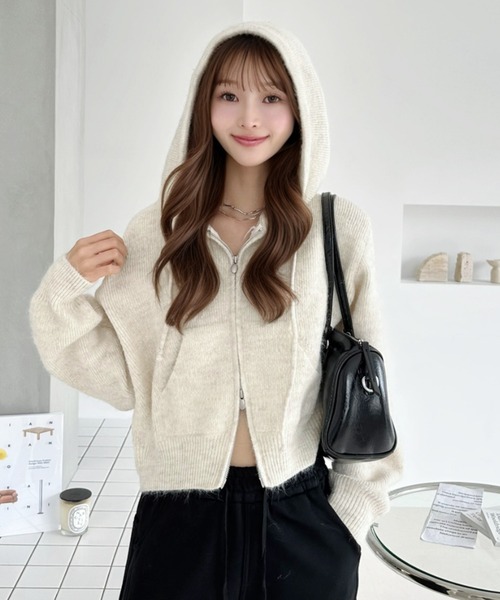 Ada.(エイダ)の「配色ドローコード付き モヘアライク パーカー(パーカー・レディース・チャコール/ネイビー/アイボリー・FREE)」の5枚目の写真