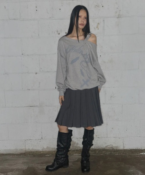 FANCY CLUB(ファンシークラブ)の「◇FANCYCLUB◇ブランド直輸入正規品/ワンショルダー バックル スウェットシャツ ONE-SHOULDER BUCKLE SWEATSHIRT(スウェット・レディース・ブラック/グレー・FREE)」の10枚目の写真