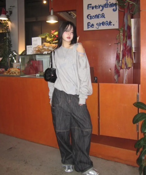FANCY CLUB(ファンシークラブ)の「◇FANCYCLUB◇ブランド直輸入正規品/ワンショルダー バックル スウェットシャツ ONE-SHOULDER BUCKLE SWEATSHIRT(スウェット・レディース・ブラック/グレー・FREE)」の22枚目の写真