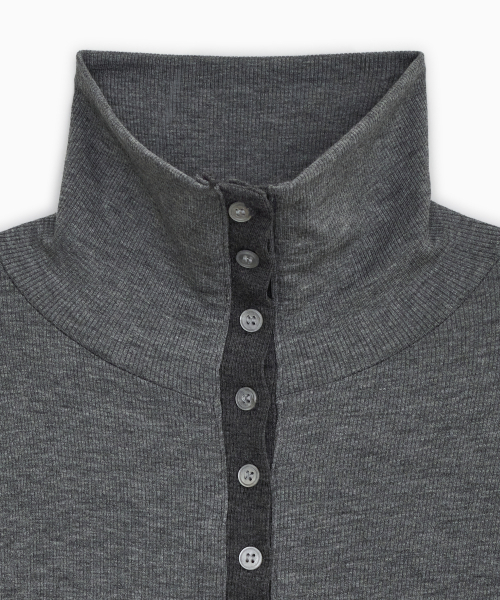 OHESHIO(オヘシオ)の「BUTTON スリム ロングスリーブ、チャコール(Tシャツ/カットソー・レディース・その他・FREE)」の4枚目の写真