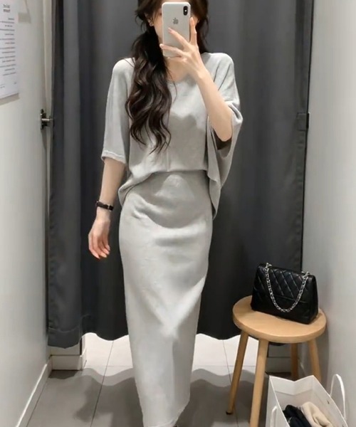 I.O.E（アイオイ）の「[韓国トレンド] Vネックドルマンニットセットアップ（Tシャツ/カットソー・レディース・グレー・FREE）」の14枚目の写真