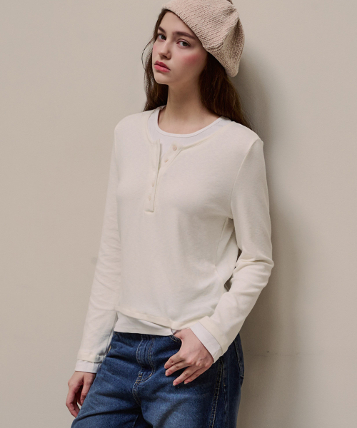 LUSIDA(ルシダ)の「ボタンヘンリーネックロングスリーブTシャツ_2カラー(Tシャツ/カットソー・レディース・アイボリー/チャコール・FREE)」の7枚目の写真
