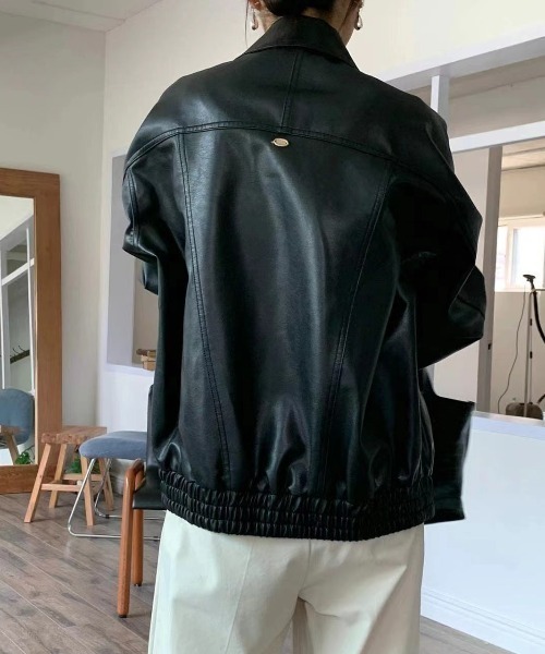 FAVORITO(ファヴォリート)の「襟付きジップ付きフェイクレザージャケット(ライダースジャケット・レディース・ブラック/ブラウン・F)」の9枚目の写真