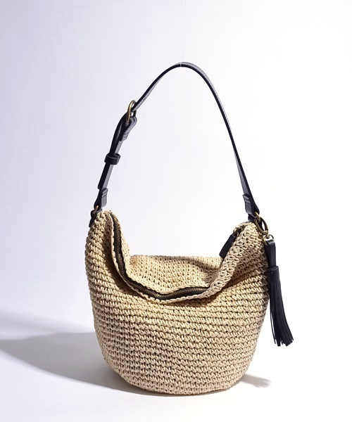 SHIPS（シップス）の「レザーショルダーペーパーバッグ◇（かごバッグ・レディース・ブラック/ブラック系その他/ナチュラル/キャメル・ONE SIZE）」の3枚目の写真