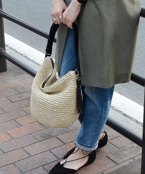 SHIPS（シップス）の「レザーショルダーペーパーバッグ◇（かごバッグ・レディース・ブラック/ブラック系その他/ナチュラル/キャメル・ONE SIZE）」の5枚目の写真