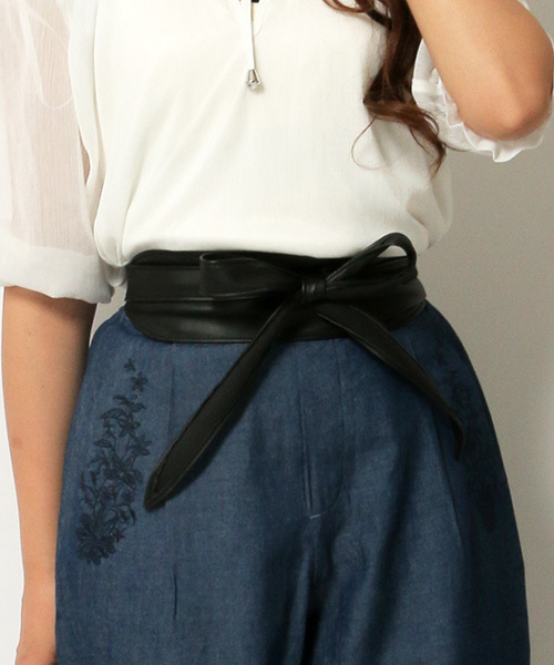 VENCEEXCHANGE（ヴァンスエクスチェンジ）の「サッシュ付刺繍使いデニムワイドパンツ（デニムパンツ・レディース・ネイビー/ブルー・MEDIUM）」の6枚目の写真