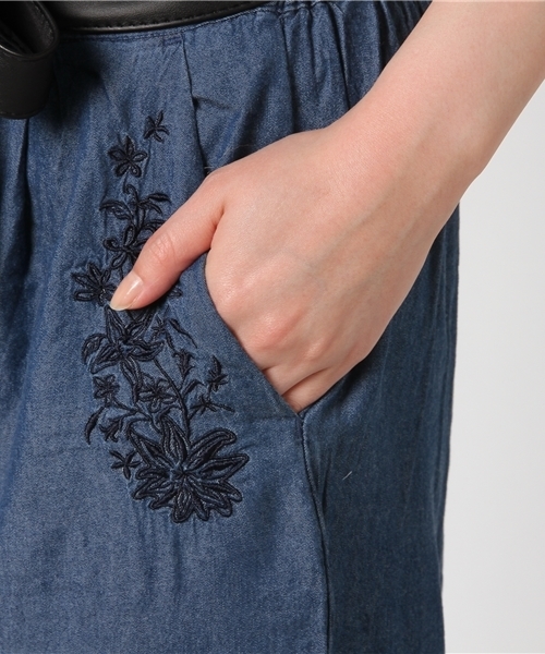 VENCEEXCHANGE（ヴァンスエクスチェンジ）の「サッシュ付刺繍使いデニムワイドパンツ（デニムパンツ・レディース・ネイビー/ブルー・MEDIUM）」の12枚目の写真