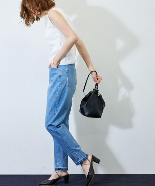 STUDIOUS（ステュディオス）の「ハイライズテーパードデニム（デニムパンツ・レディース・ネイビー/サックスブルー・1/2/0）」の14枚目の写真