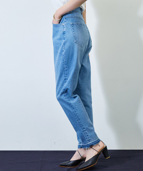 STUDIOUS（ステュディオス）の「ハイライズテーパードデニム（デニムパンツ・レディース・ネイビー/サックスブルー・1/2/0）」の11枚目の写真