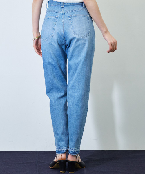 STUDIOUS（ステュディオス）の「ハイライズテーパードデニム（デニムパンツ・レディース・ネイビー/サックスブルー・1/2/0）」の12枚目の写真