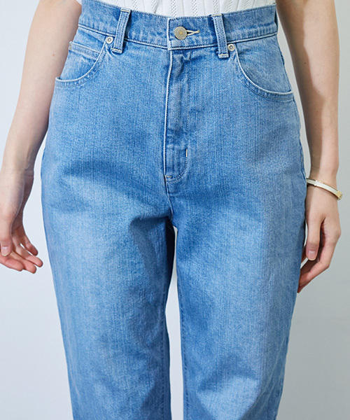 STUDIOUS（ステュディオス）の「ハイライズテーパードデニム（デニムパンツ・レディース・ネイビー/サックスブルー・1/2/0）」の3枚目の写真