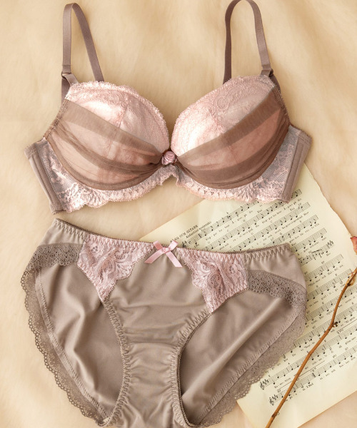 CECILENE�i�Z�V���[�k�j�́u�y��l�C���i�z�����������_�u���N���X�u���U �u���W���[&�V���[�c�y�A�i�u��&�V���[�c�j�v�b�O���C�b�V���x�[�W��