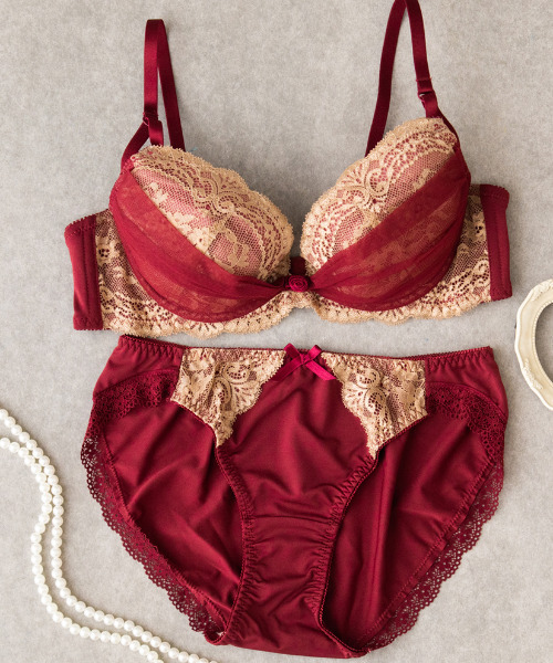 CECILENE�i�Z�V���[�k�j�́u�y��l�C���i�z�����������_�u���N���X�u���U �u���W���[&�V���[�c�y�A�i�u��&�V���[�c�j�v�b���C�����b�h