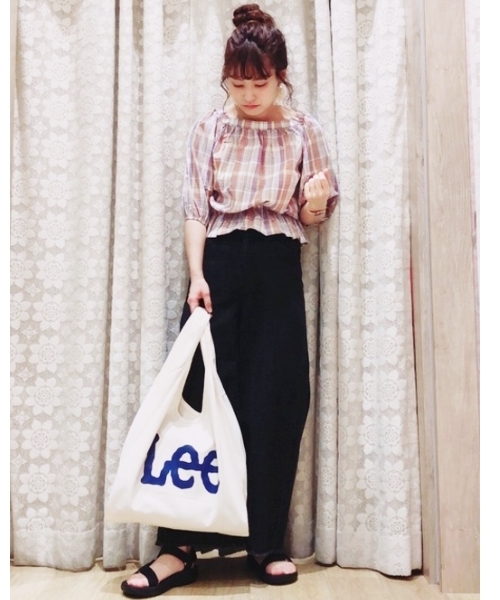 earth music&ecology（アースミュージックアンドエコロジー）の「・マドラスオフショルプルオーバー ●（シャツ/ブラウス・レディース・ベージュ/サックスブルー/ラベンダー/ピンク・FREE）」の3枚目の写真