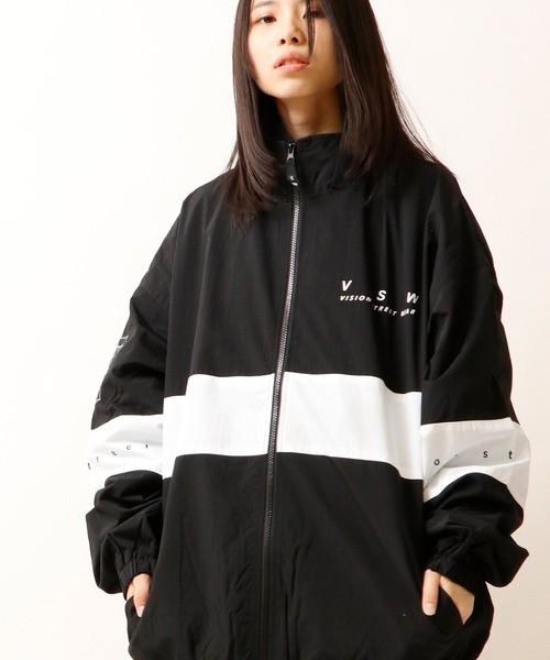 VISION STREET WEAR(ヴィジョンストリートウェア)の「【VISION STREET WEAR】レトロスポーツビッグシルエットナイロンジャケット(ナイロンジャケット・メンズ・エメラルド/その他/ホワイト/ブラック/トリコロール/ホワイト系その他/マルチ/グリーン系その他/ブラック系その他/ブラック系その他2/ベージュ/パープル/ブラウン/ブラウン系その他/パープル系その他/ブラック系その他3/グリーン系その他2/ホワイト系その他2/ラベンダー/ピンク/イエロー/イエロー系その他/ベージュ系その他/チャコール/ホワイト系その他3/ホワイト系その他4/ブラック系その他4/ブラック系その他5/ブラック系その他6/ブラック系その他7/Black/パープル系その他2/レッド/グリーン/ベージュ系その他2/ライトグリーン・M/L/LL)」の9枚目の写真