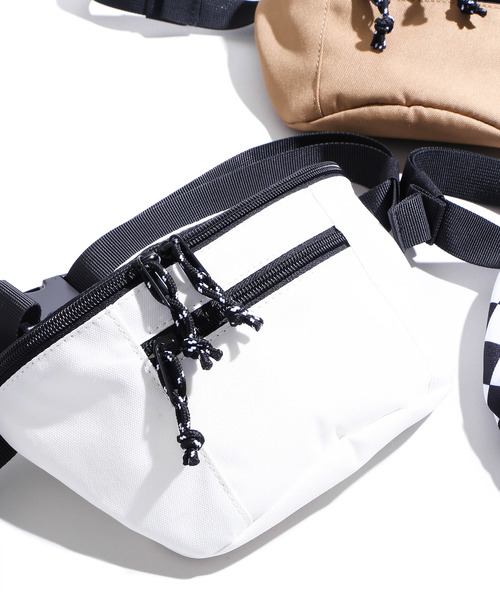 WEGO（ウィゴー）の「WEGO/ミニマムウエストバッグ（ボディバッグ/ウエストポーチ・メンズ・ホワイト/ブラック/パープル/レッド/ピンク/イエロー/ブルー/その他1/キャメル/シルバー/その他2・FREE）」の2枚目の写真