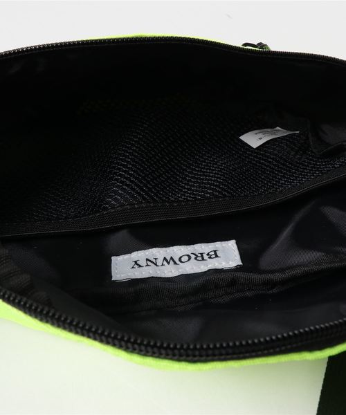 WEGO（ウィゴー）の「WEGO/ミニマムウエストバッグ（ボディバッグ/ウエストポーチ・メンズ・ホワイト/ブラック/パープル/レッド/ピンク/イエロー/ブルー/その他1/キャメル/シルバー/その他2・FREE）」の17枚目の写真