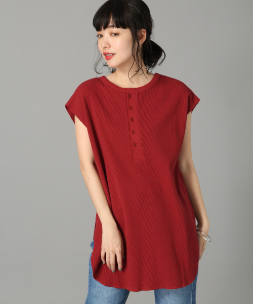 LOWRYS FARM(ローリーズファーム)の「ワッフルヘンリーFS 832505(Tシャツ/カットソー・レディース・オフホワイト/チャコールグレー/ベージュ/レッド・FREE)」の4枚目の写真