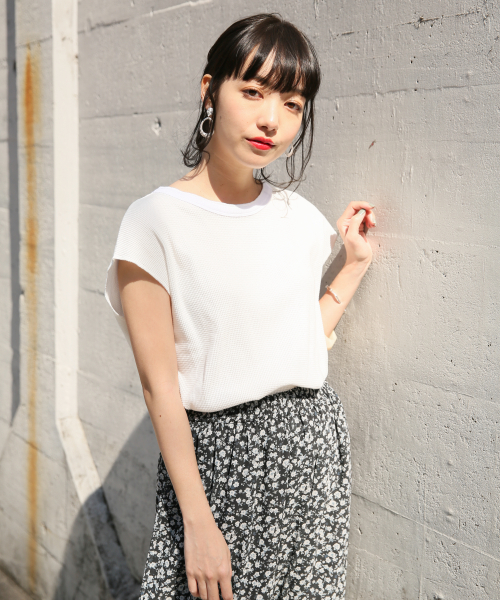 LOWRYS FARM(ローリーズファーム)の「ワッフルヘンリーFS 832505(Tシャツ/カットソー・レディース・オフホワイト/チャコールグレー/ベージュ/レッド・FREE)」の5枚目の写真