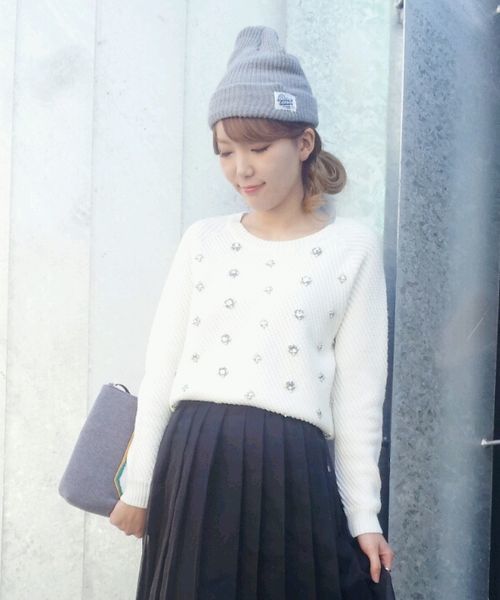 Another Edition(アナザーエディション)の「■AE ビジューシシュウ PO(ニット/セーター・レディース・ホワイト/ナチュラル/ライム・フリー)」の2枚目の写真