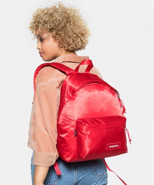 EASTPAK(イーストパック )の「PADDED PAK'R SATINFACTION デイパック(バックパック/リュック)」|レッド