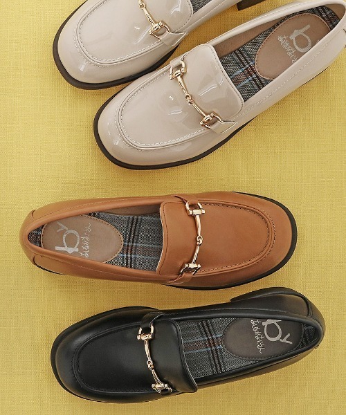 byあしながおじさん（バイアシナガオジサン）の「モカビットローファー　-8710251（ローファー・レディース・ブラック/アイボリー/カーキ/ブラウン/グリーン/ライトブラウン/ダークブラウン/ピンク/オフホワイト/チョコ/グレイッシュベージュ・22.5cm/23.0cm/23.5cm/24.0cm/24.5cm）」の5枚目の写真