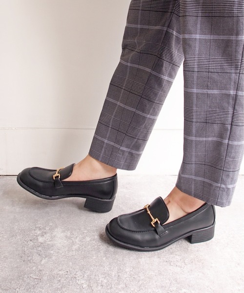 byあしながおじさん（バイアシナガオジサン）の「モカビットローファー　-8710251（ローファー・レディース・ブラック/アイボリー/カーキ/ブラウン/グリーン/ライトブラウン/ダークブラウン/ピンク/オフホワイト/チョコ/グレイッシュベージュ・22.5cm/23.0cm/23.5cm/24.0cm/24.5cm）」の15枚目の写真