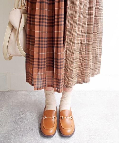 byあしながおじさん（バイアシナガオジサン）の「モカビットローファー　-8710251（ローファー・レディース・ブラック/アイボリー/カーキ/ブラウン/グリーン/ライトブラウン/ダークブラウン/ピンク/オフホワイト/チョコ/グレイッシュベージュ・22.5cm/23.0cm/23.5cm/24.0cm/24.5cm）」の19枚目の写真