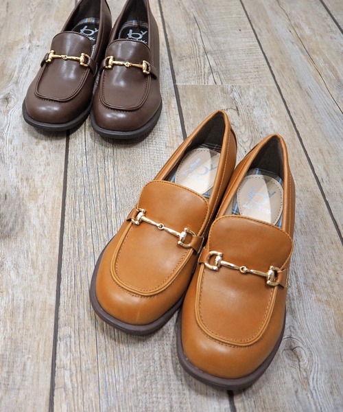 byあしながおじさん（バイアシナガオジサン）の「モカビットローファー　-8710251（ローファー・レディース・ブラック/アイボリー/カーキ/ブラウン/グリーン/ライトブラウン/ダークブラウン/ピンク/オフホワイト/チョコ/グレイッシュベージュ・22.5cm/23.0cm/23.5cm/24.0cm/24.5cm）」の20枚目の写真