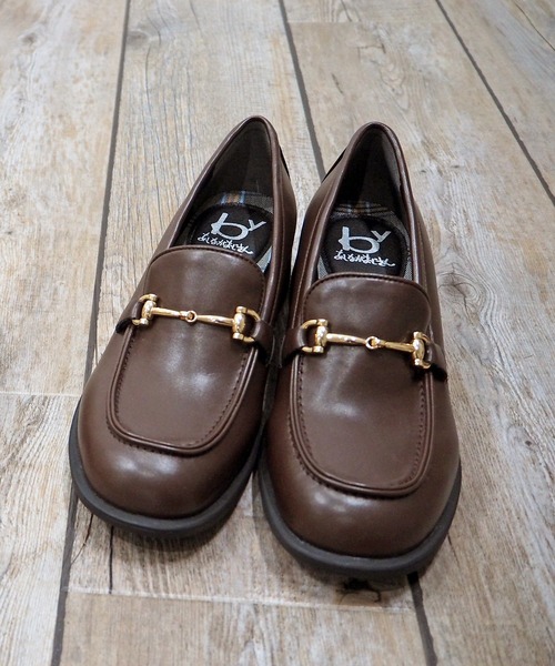 byあしながおじさん（バイアシナガオジサン）の「モカビットローファー　-8710251（ローファー・レディース・ブラック/アイボリー/カーキ/ブラウン/グリーン/ライトブラウン/ダークブラウン/ピンク/オフホワイト/チョコ/グレイッシュベージュ・22.5cm/23.0cm/23.5cm/24.0cm/24.5cm）」の22枚目の写真