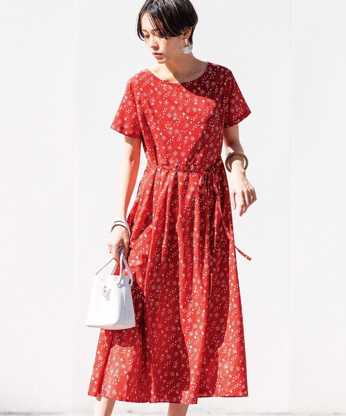 GeeRA(ジーラ)の「タックフレアープリントワンピース(ワンピース・レディース・サックスブルー/レッド/ブラック・SMALL/MEDIUM/LARGE/X-LARGE/XX-LARGE)」の1枚目の写真