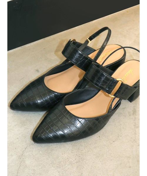 dazzlin（ダズリン）の「ベルテッドローヒールパンプス（パンプス・レディース・ブラック/ブラウン/ベージュ・SMALL/MEDIUM/LARGE）」の2枚目の写真