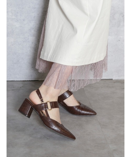 dazzlin（ダズリン）の「ベルテッドローヒールパンプス（パンプス・レディース・ブラック/ブラウン/ベージュ・SMALL/MEDIUM/LARGE）」の15枚目の写真