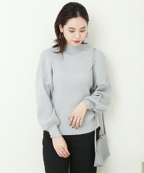 n'ee-ne（ネーネ）の「もちもちプチスタンドネック　バルーン袖　ニット（ニット/セーター・レディース・ピンク/ライトベージュ/ブラック/オフホワイト/杢グレー/モカ・M）」の4枚目の写真