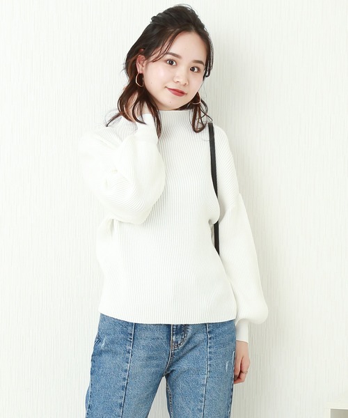 n'ee-ne（ネーネ）の「もちもちプチスタンドネック　バルーン袖　ニット（ニット/セーター・レディース・ピンク/ライトベージュ/ブラック/オフホワイト/杢グレー/モカ・M）」の2枚目の写真