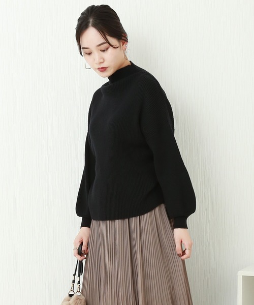 n'ee-ne（ネーネ）の「もちもちプチスタンドネック　バルーン袖　ニット（ニット/セーター・レディース・ピンク/ライトベージュ/ブラック/オフホワイト/杢グレー/モカ・M）」の3枚目の写真