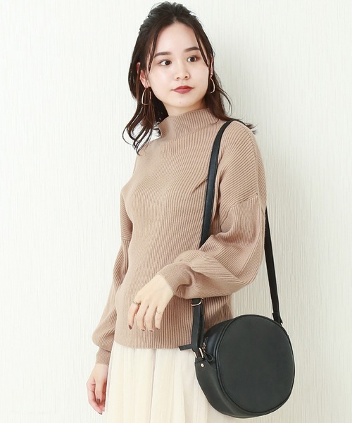 n'ee-ne（ネーネ）の「もちもちプチスタンドネック　バルーン袖　ニット（ニット/セーター・レディース・ピンク/ライトベージュ/ブラック/オフホワイト/杢グレー/モカ・M）」の5枚目の写真